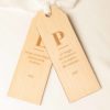 Dos marcapu00e1ginas personalizados con iniciales grabadas y sedas blancas