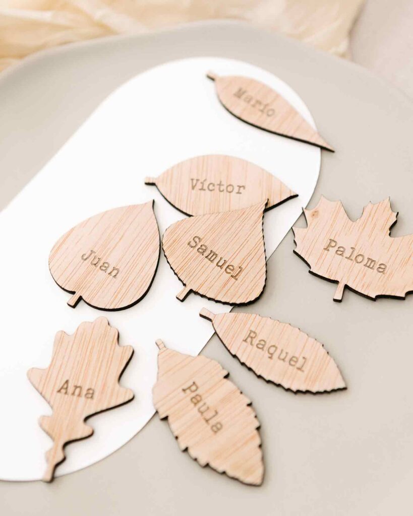 Conjunto de marcasitios Forest con diferentes formas de hoja grabadas y personalizadas