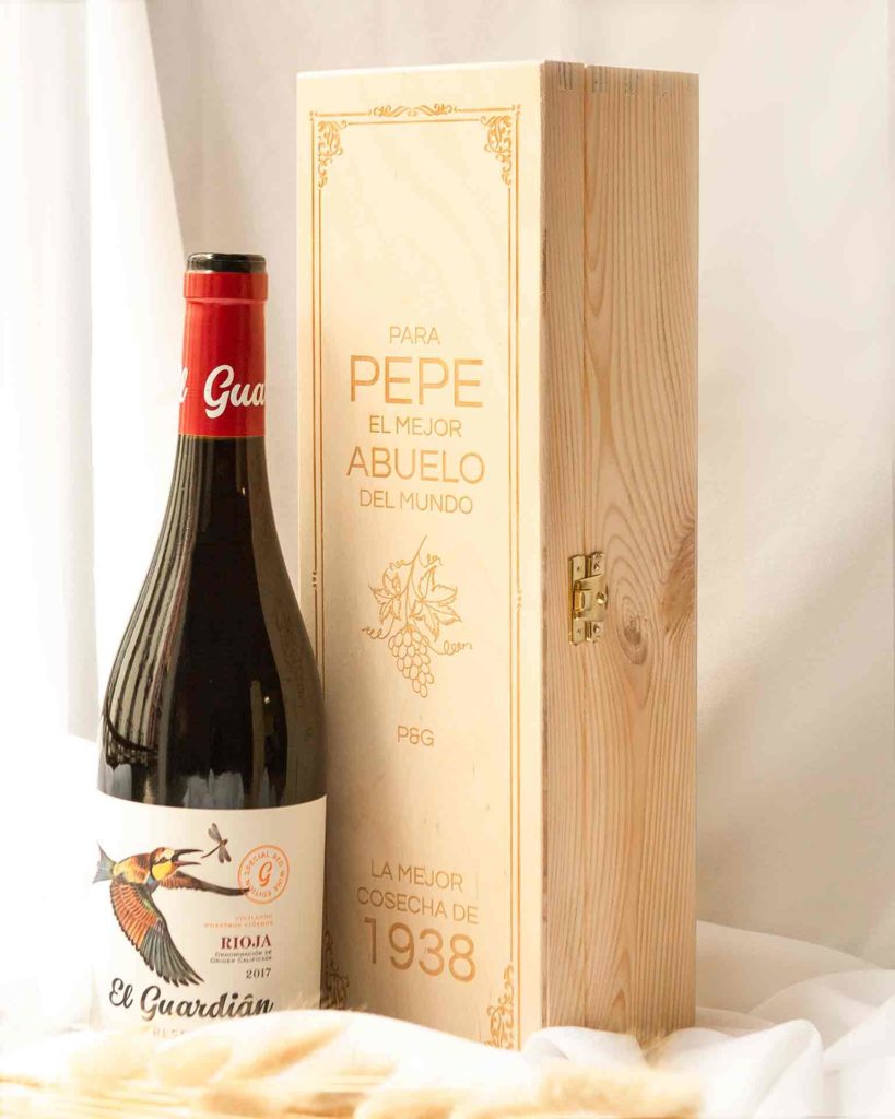 Caja de vino de madera personalizada con tapa grabada, imagen principal del producto