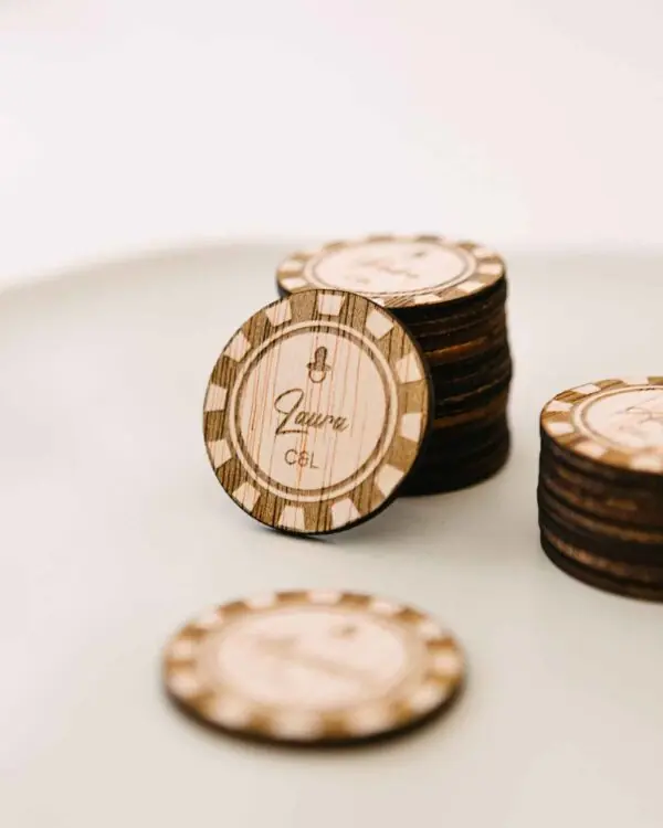 Detalle en primer plano del marcasitio Casino con símbolo de chupete, ideal para niños