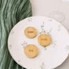 Abrebotellas de madera personalizado con imu00e1n, grabado con los nombres de los novios y la fecha