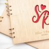 Libro de firmas personalizado para bodas con troquel de diseu00f1o u00fanico.