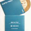 Funda personalizada para invitaciu00f3n vinilo modelo 4, diseu00f1o C con tonos neutros y cu00f3digo sonoro