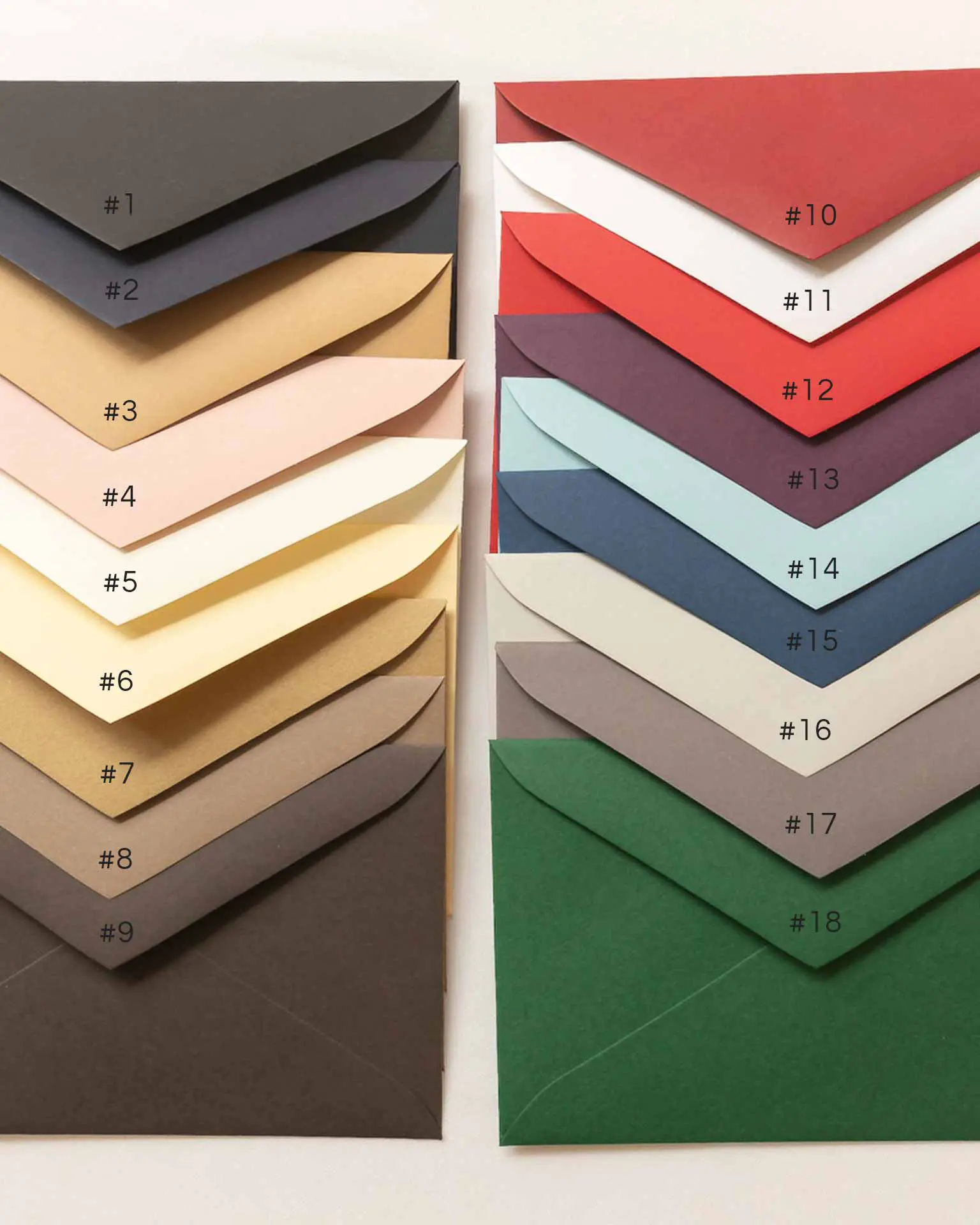 Opciones de color disponibles para sobres Mini para invitaciones de boda