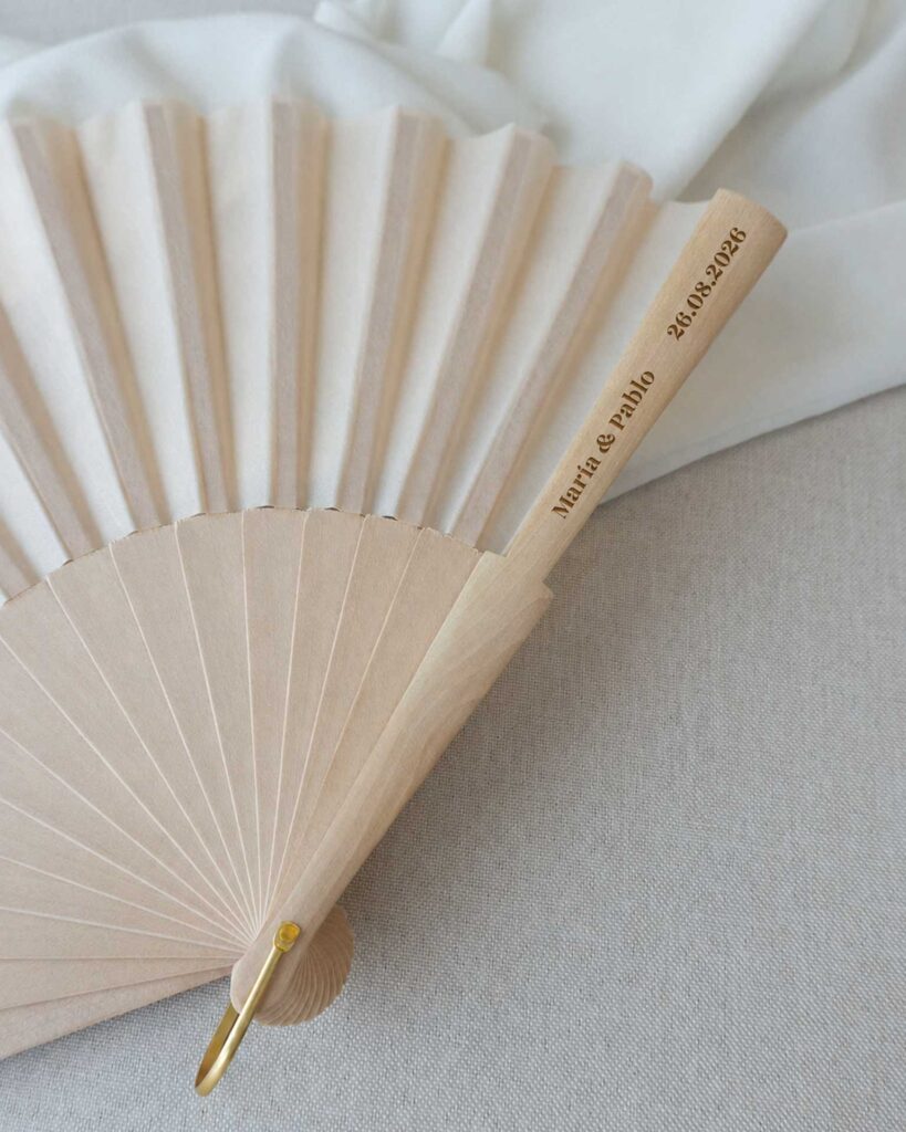Grabado en abanico personalizado para bodas