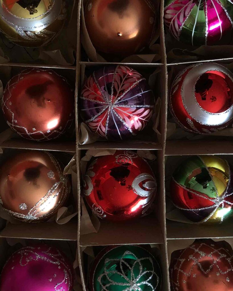 Detalle para bodas en navidad con bolas de colores