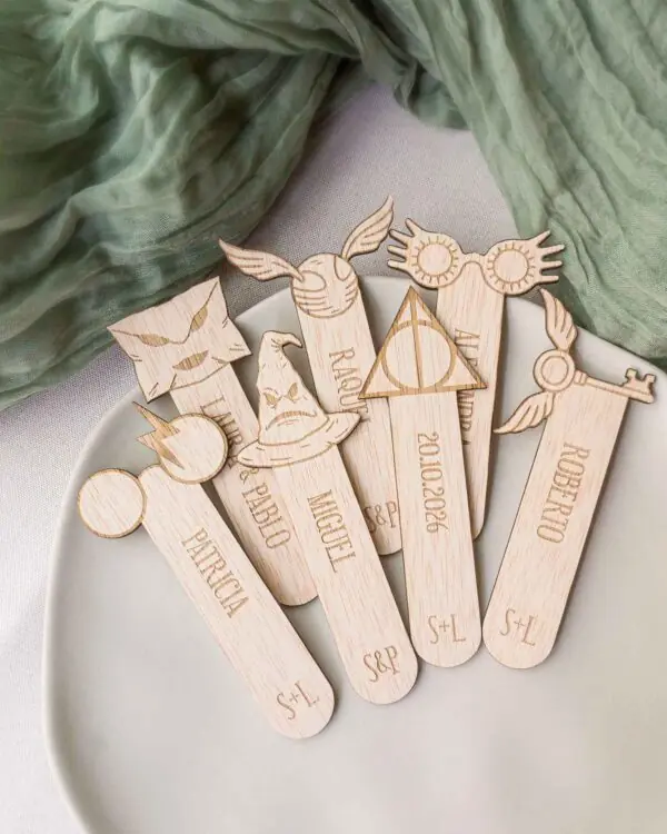 Conjunto de Marcapaginas de madera con temática d Harry Potter para bodas