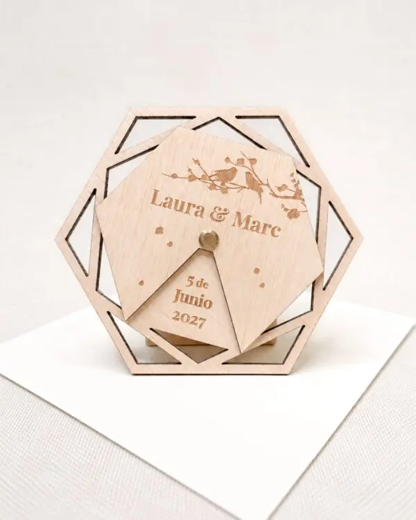 Invitación de boda Nida de madera grabada