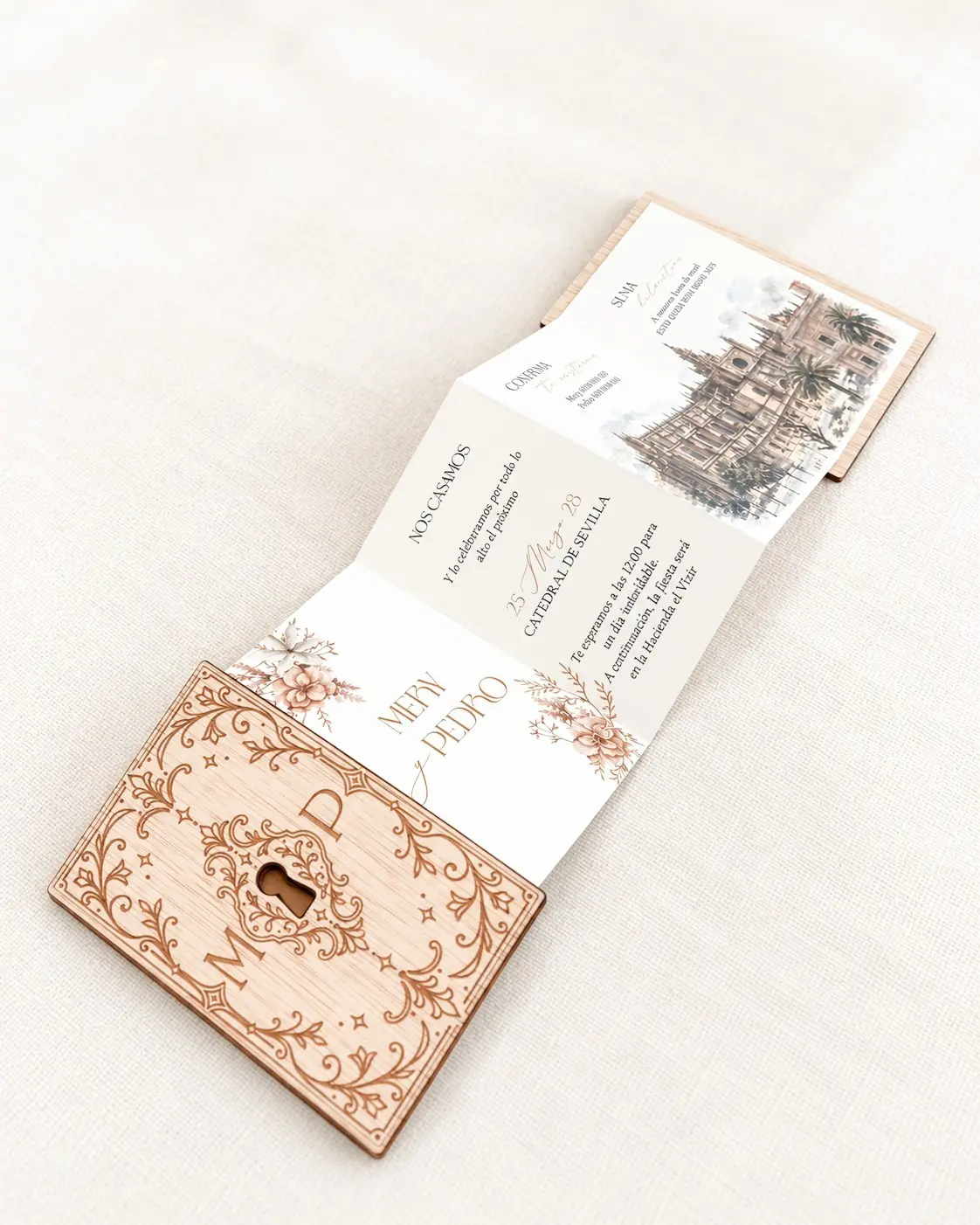 Invitaciu00f3n de boda Relato abierta, con la paleta beige: flores rosadas y acuarela de una catedral